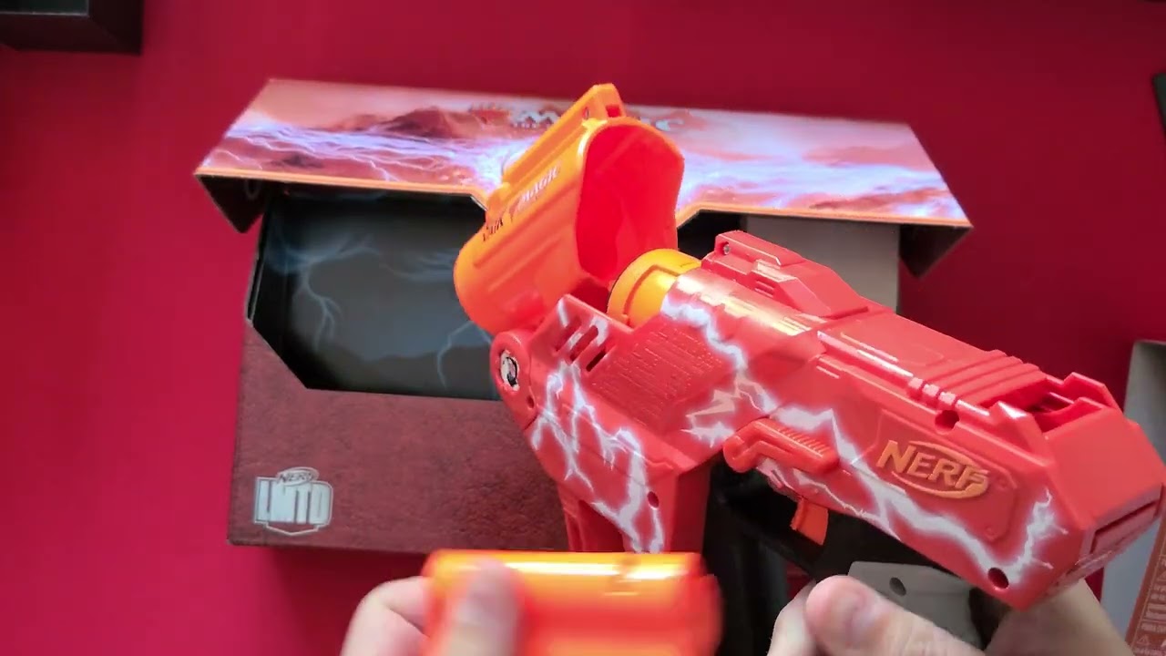Magic the Gathering x Nerf: Lighting Bolt Nerf Gun Unboxing