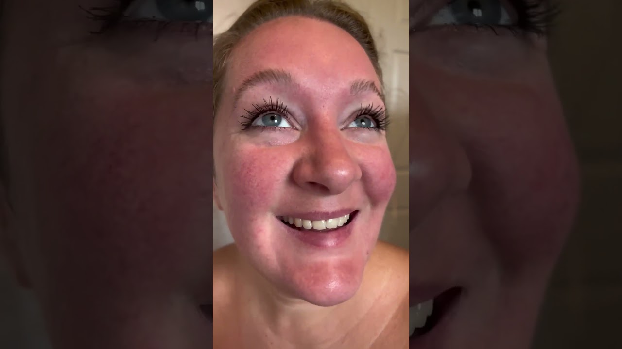 Review of the new Benefit mascara Frill Seeker. I like it but it runs. 7/10 