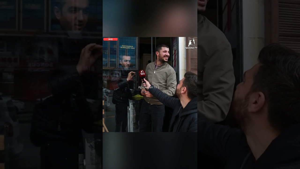 Kievda transseksual sherigini qidirmoqda. Katta kokrakli sargish porno uchun paypoqda suratga tushadi.