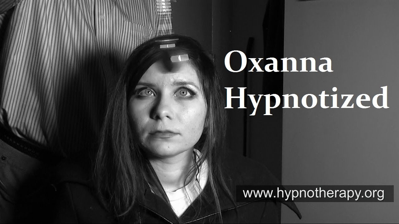 Woman hypnosis. Hypnotized. Hypnotized перевод. Hypnotized in-Laws видео. Hypnotist Peter Powers Australian model Hypnotized.