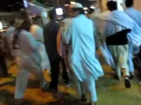 باكستانية رشيناهم بسيبريه على وجوهم في عيد الاتحاد 2009 