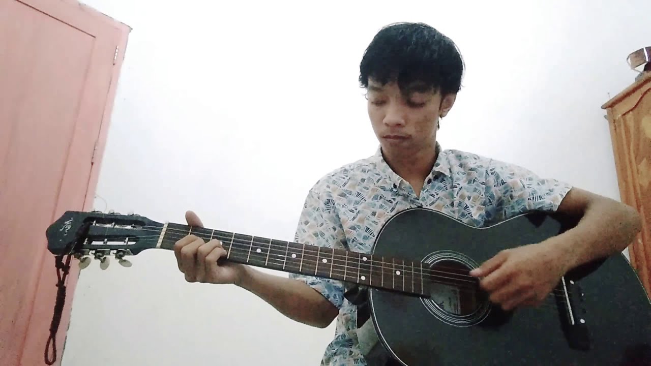 Menunggumu - YouTube