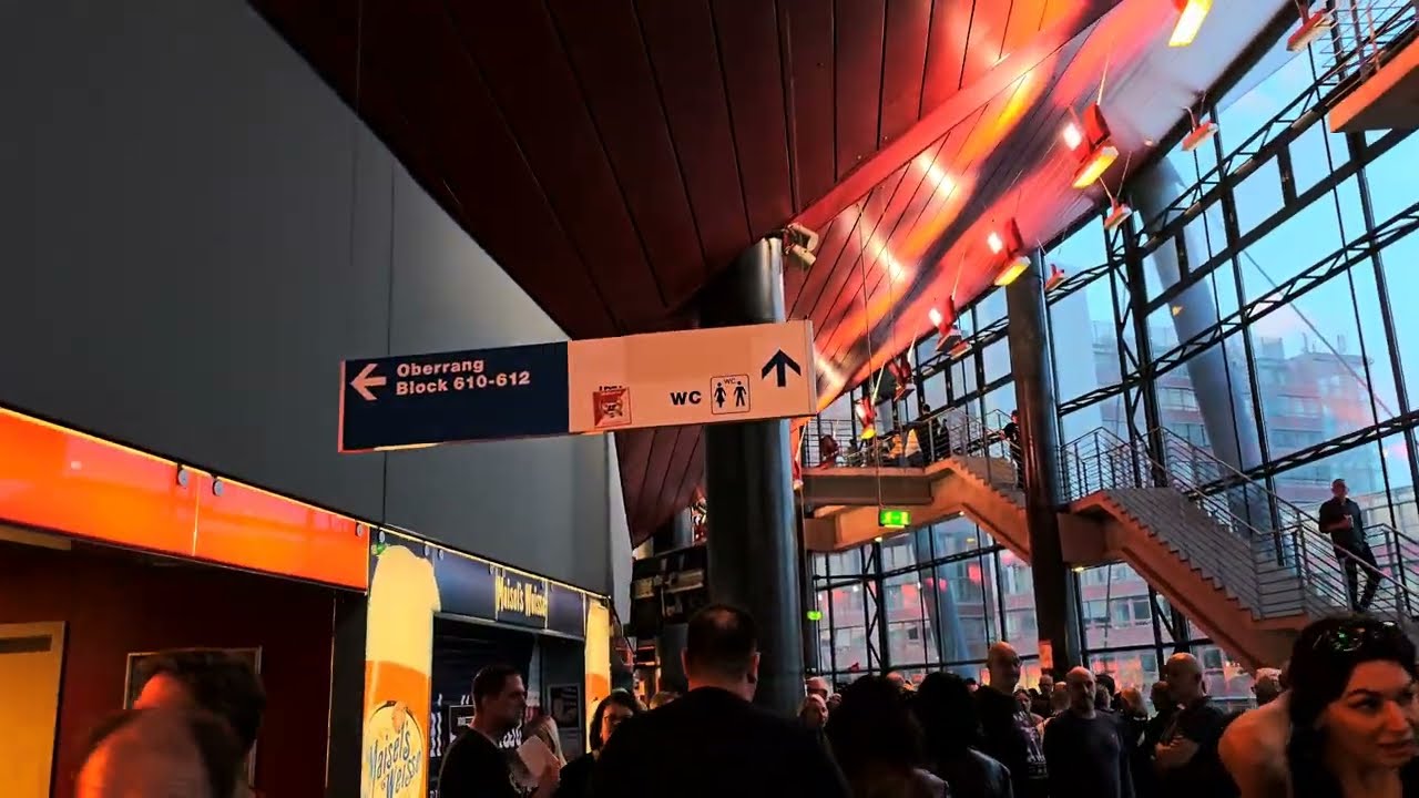 Köln Lanxess Arena Blick auf die Bühne / kompletter Rundgang