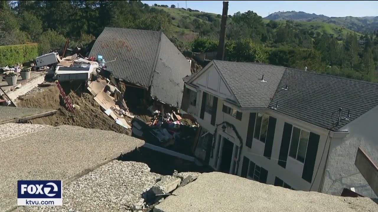 Landslide threatens neighborhood in Orinda, one home already taken