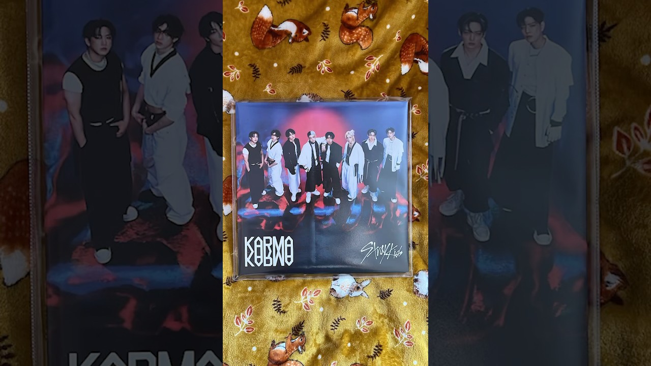 Stray Kids Karma Vinyl Clear Sapphire Version Unboxing - YouTube