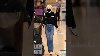 Blackpink Rose in Jeans #rose #blackpink #jeans #outfits #outfit #park #korean #parkchaeyoung