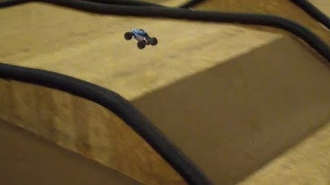 Associated RC18MT :: Track Bash