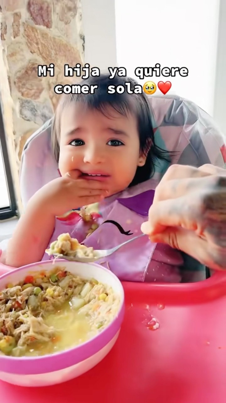 Mi hija ya quiere comer sola y se enoja conmigo??
