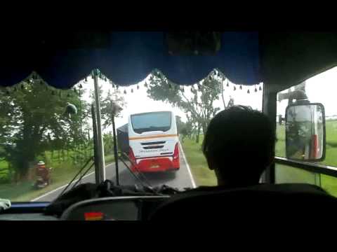 Aksi Bus Sugeng Rahayu (SG) W 7725 UY