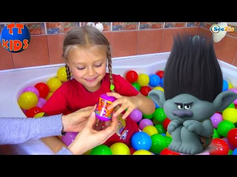 Ярослава - Ищем СЮРПРИЗЫ из Мультфильма Тролли 2016 ВАННА с ШАРИКАМИ Игрушки Тролли Trolls