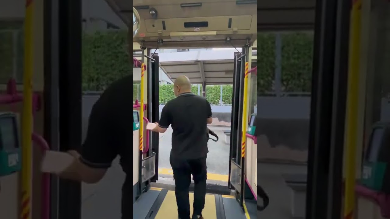 SBS8888D Scania K230UB Euro 4 Batch 1 doors closing