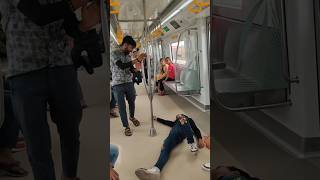 Chalti Metro Mein Kiya Prank
