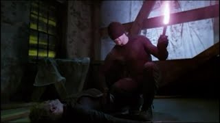 Daredevil cauteriza la herida de Vladimir | Daredevil enfrenta a un policía - DAREDEVIL 1X06