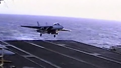 F-14A Tomcat VF-213 Blacklions Final approach, 2 wire trap. Huge AC PWTF30 throttled & screaming
