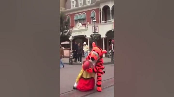 What Happens If A Disney Character’s Head Falls Off | Disney Experts Sharing Disney Facts #disney