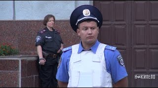 Активисты пришли под Киевский районный отдел милиции за публичными извинениями