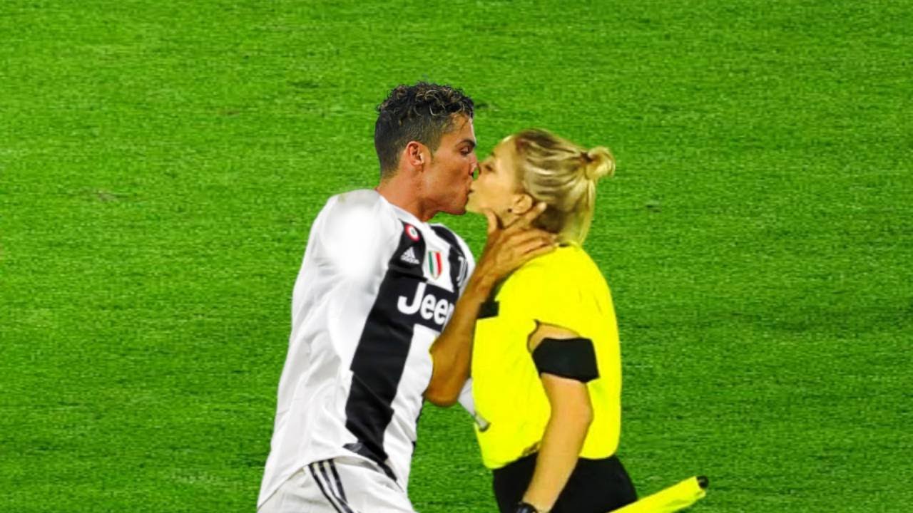 ⁣Funny moments with female referees, try not to laugh