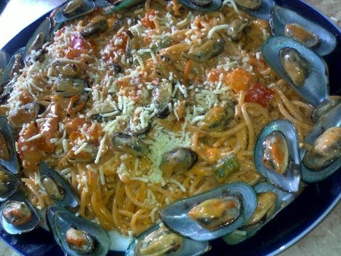 Video: Spaghetti Na May Mga Tulya, Tahong At Kamatis