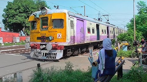 Super Speedy Honking EMU Local Trains Furiously Skip Between Railgate | Eastern Railways