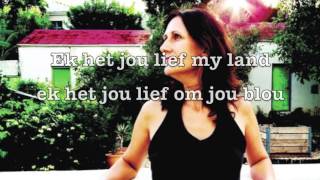 Video thumbnail of "BLOU   Laurinda Hofmeyr Lyrics video"