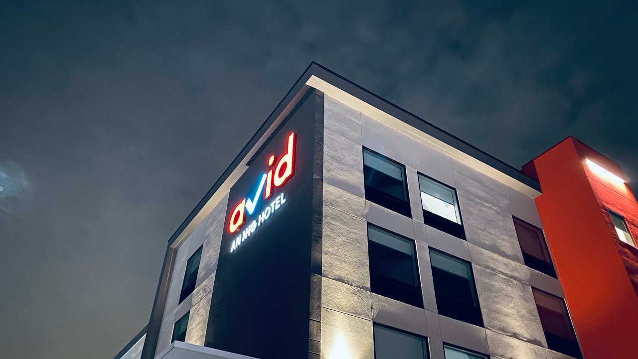 Avid Hotel King Bed ( Des Plaines/O'Hare Airport )