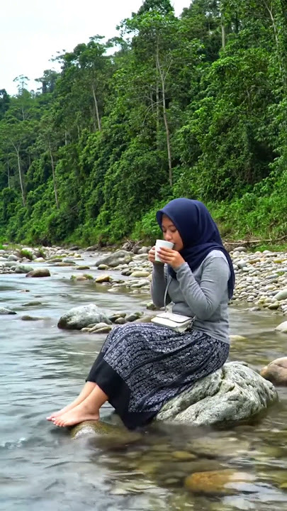 ngopi di sungai bikin tambah nikmat sama neng geulis   #escetv #jandadesa #shorts