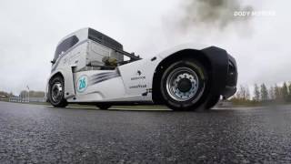 2017 Volvo Iron Knight vs Volvo S60 Polestar - Race Challenge screenshot 5