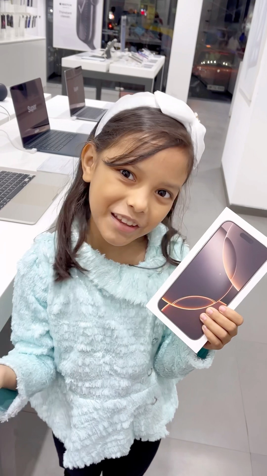 Reedishna Ne Ki IPhone 16 Pro Max Ki Unboxing