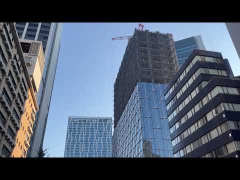 ヒカリエの隣で建設中の、23階122m「渋谷アクシュ」の様子 2023年7月17日撮影
