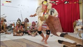 Tarian ngajat oleh Edward Amal anak Tuba diiringi oleh KIBAR