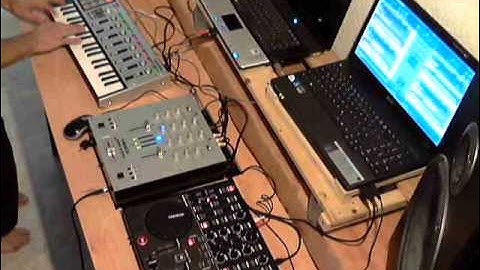 CPL -  sonido electronico LIVE  mit microKontrol(02).wmv