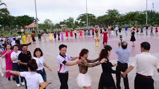 sinh nhật tháng 9.25 khiêu vũ cv quảng trường (DSC 0217   Trim)