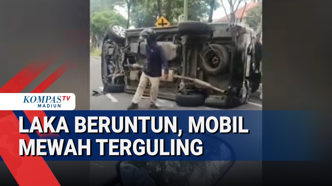 Mobil Mewah Terguling di Surabaya Usai Tabrakan Beruntun dengan 6 Mobil Lain
