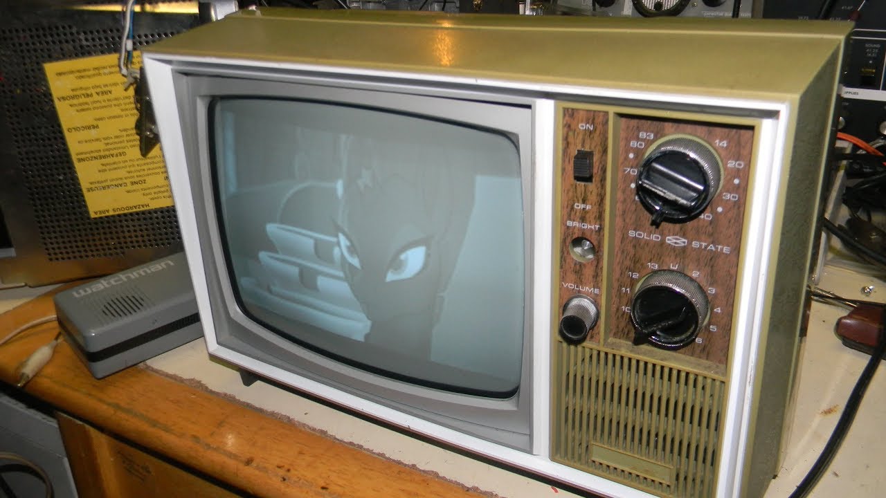 Philco Ford B32QTAV B/W 9 70s CRT Portable Television YouTube