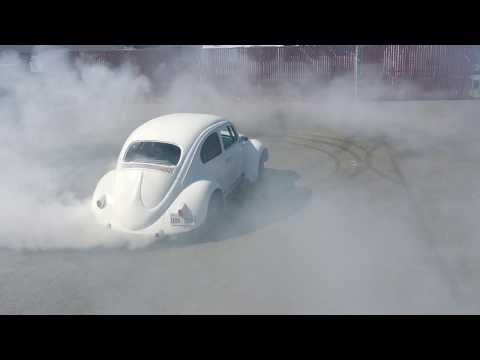 drifting-and-donuts-in-a-400hp-volkswagen-beetle-1.8t-turbo