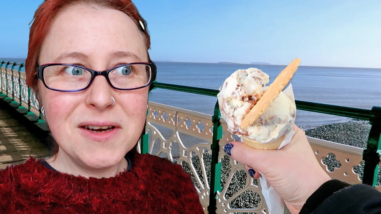 ICE CREAM on PENARTH PIER: DAILY VLOGS UK