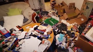 Elderly man suffers from hoarding disorder, clean her room for free!【Household Cleaning】
