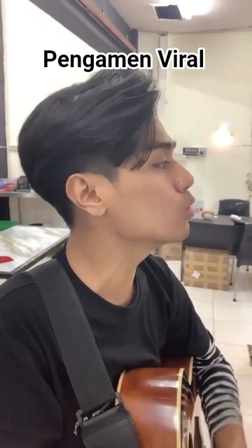 Pengamen Viral nyanyikan Lagu Aishiteru 2 #pengamenviral #cover #zivilia #shorts #feedshorts #viral