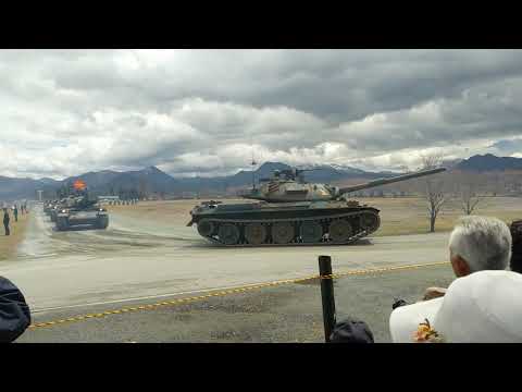 神町駐屯地 74式戦車 観閲行進