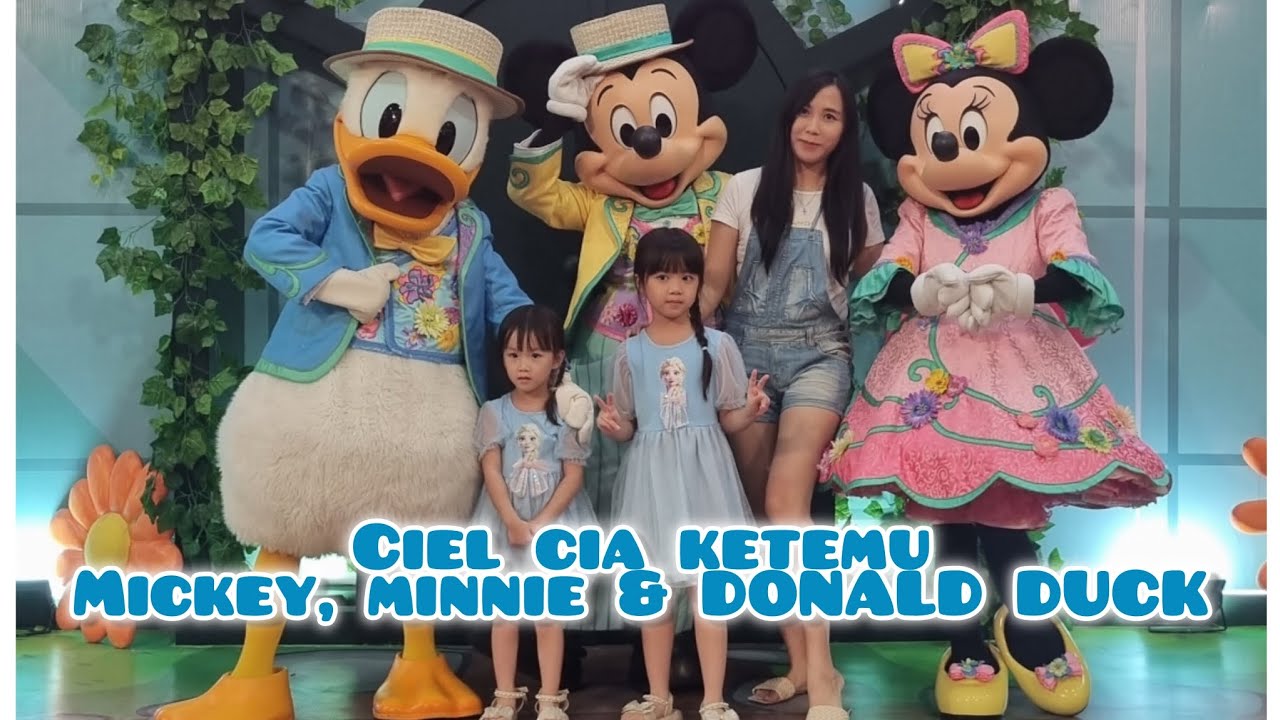 CIEL CIA BERTEMU MICKEY MOUSE, MINNIE MOUSE DAN DONALD DUCK 