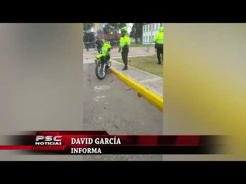 Atentado con carro bomba en escuela de policía de Bogotá.