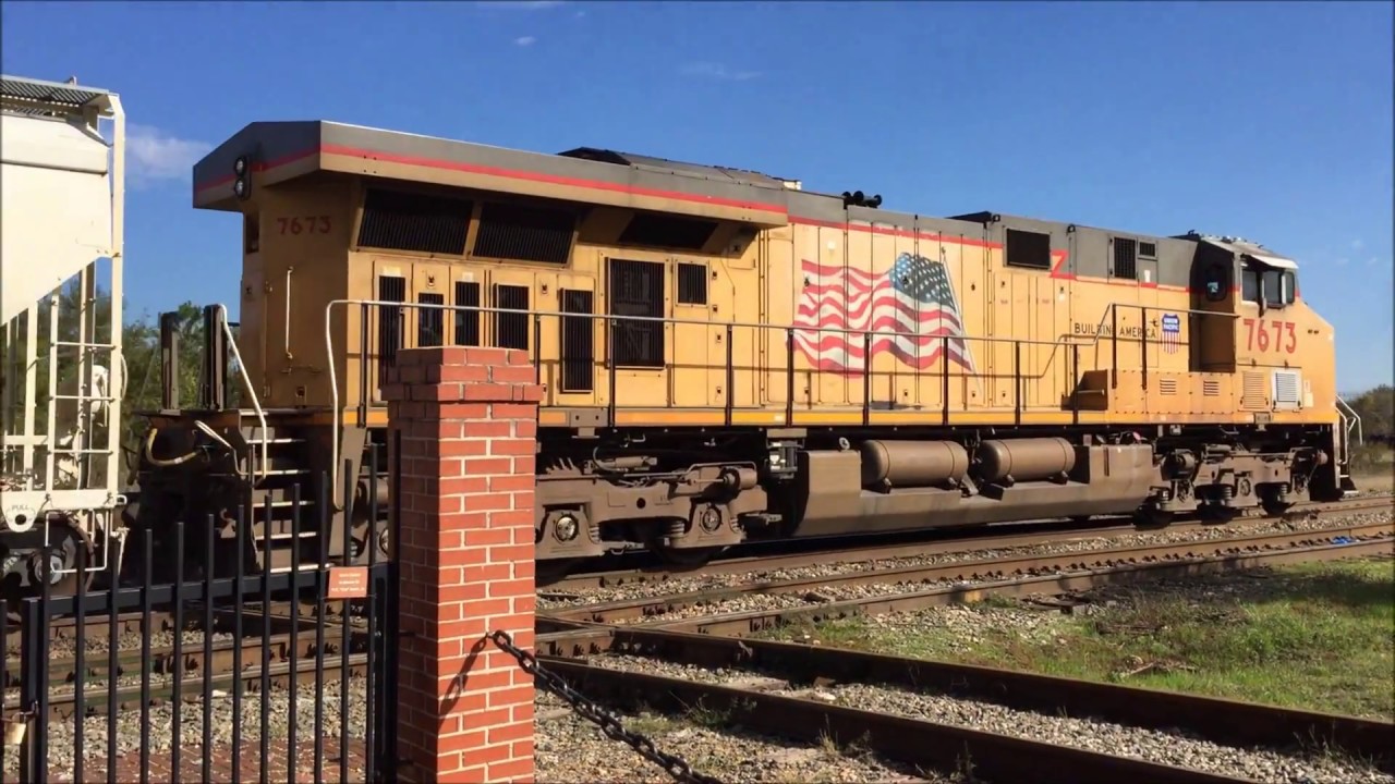 20181110a Union Pacific 2 Bay Covered Hoppers YouTube