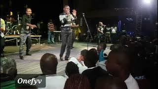 Ndinyarewo Leonard Zhakata (live)