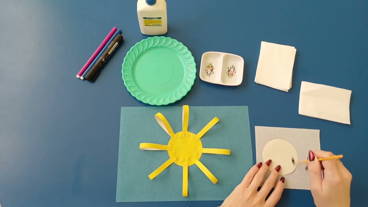 Аплікація. Тема. Яскаве сонечко на блакитному небі