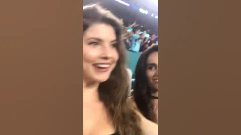 Neymar Flirts winks @ AMANDA CERNY😉 #shorts #neymar #amanda #amandacerny #barcelona