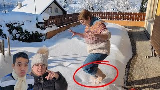 Barefoot in Winter?! 🤯 / AMWF couple in Switzerland