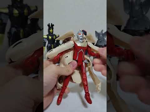 怪獣の中にウルトラマンが入ってる中国玩具がやばいwwwエレキング編