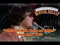 Capture de la vidéo Ronnie Milsap -- That Girl Who Waits On Tables.   "Hee Haw" 1973