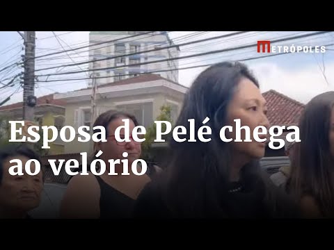 Esposa de Pelé, Márcia Aoki, chega à Vila Belmiro para se despedir do Rei do Futebol