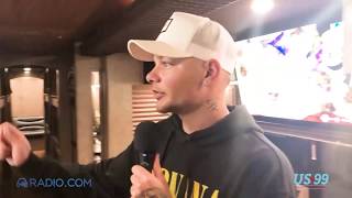 Inside Kane Brown’s Tour Bus: From Favorite Snacks To Where He Sleeps